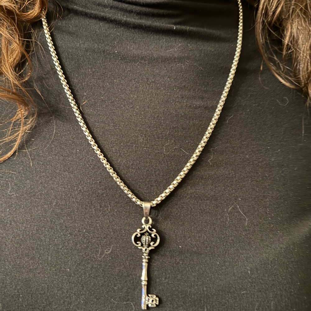 Costume Silver Key Pendant Necklace